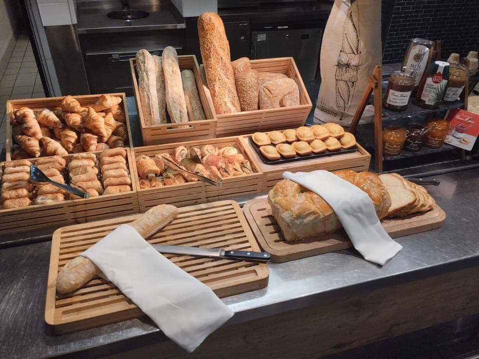 Daily buffet breakfast (EUR 13.90 per person)