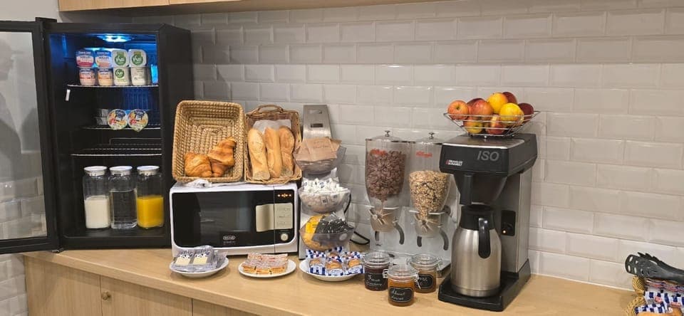 Daily continental breakfast (EUR 10 per person)