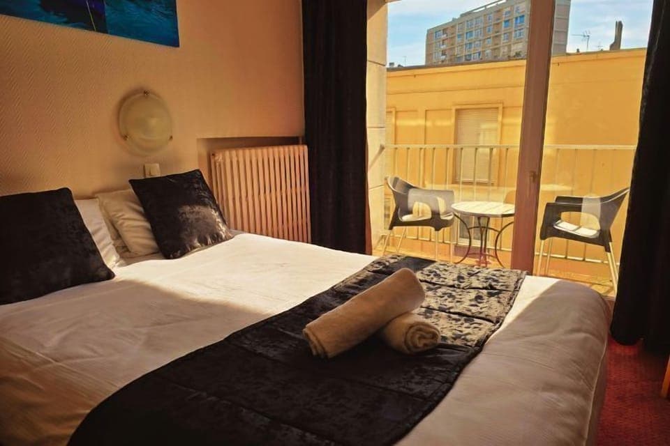 Basic Double Room | Select Comfort beds, iron/ironing board, free WiFi