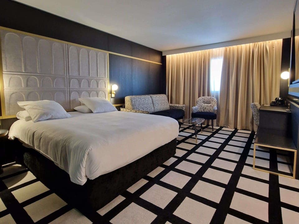 Premium bedding, pillowtop beds, minibar, in-room safe