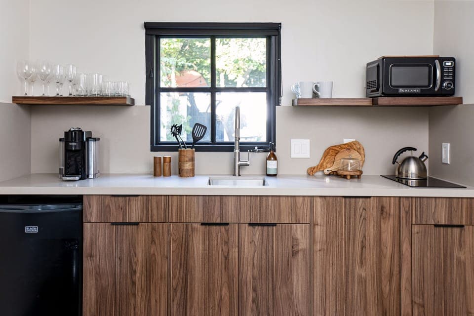 Superior Bungalow, Ensuite, Courtyard View | Private kitchen | Microwave, coffee/tea maker, paper towels