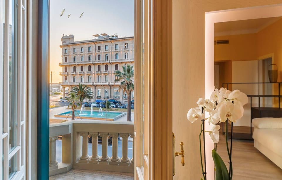 Suite with Balcony and Turkish Bath | Living area | 28-inch LCD TV with satellite channels, TV, first-run movies