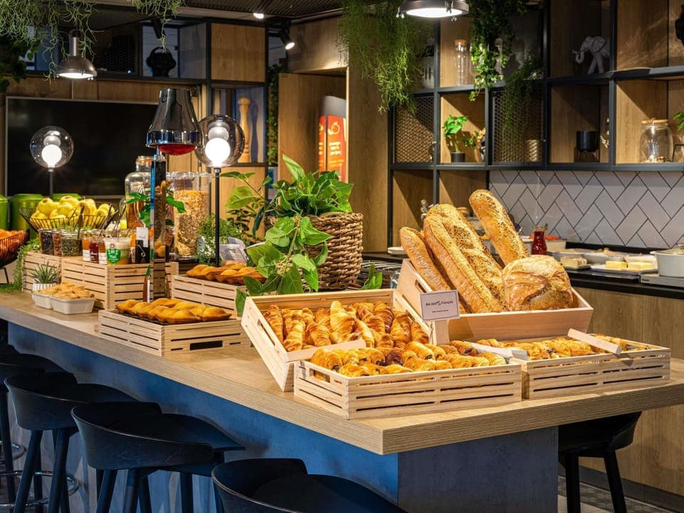 Daily buffet breakfast (EUR 13.90 per person)