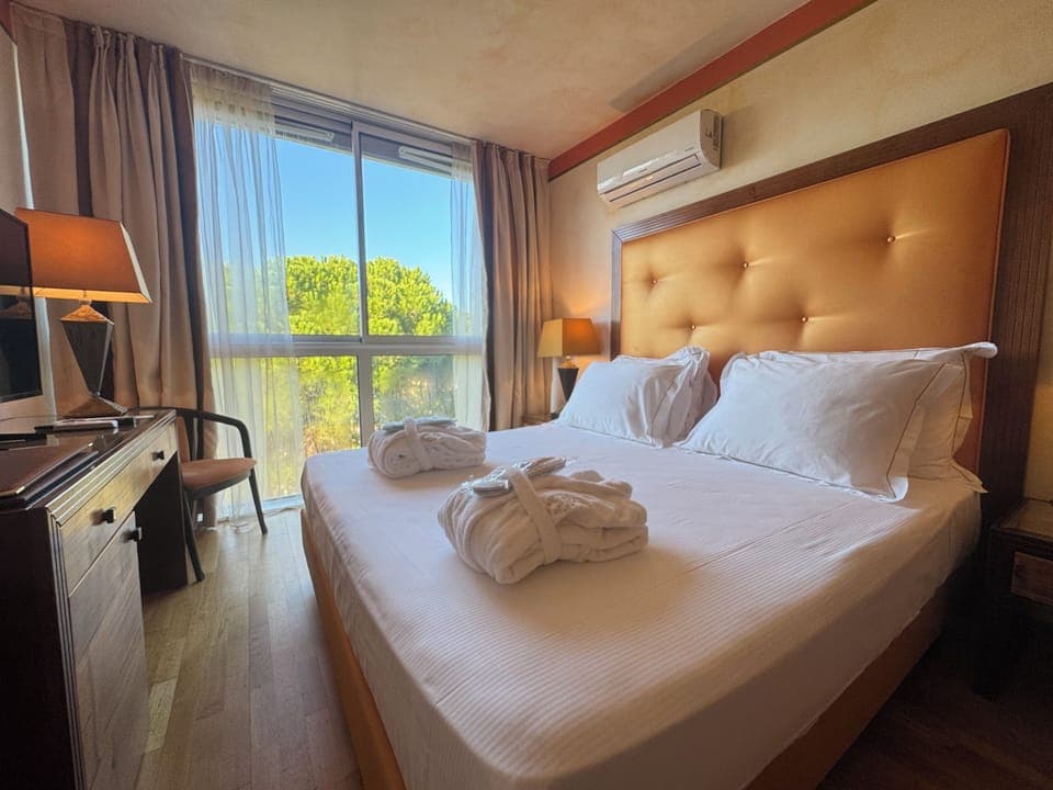 Frette Italian sheets, hypo-allergenic bedding, Select Comfort beds