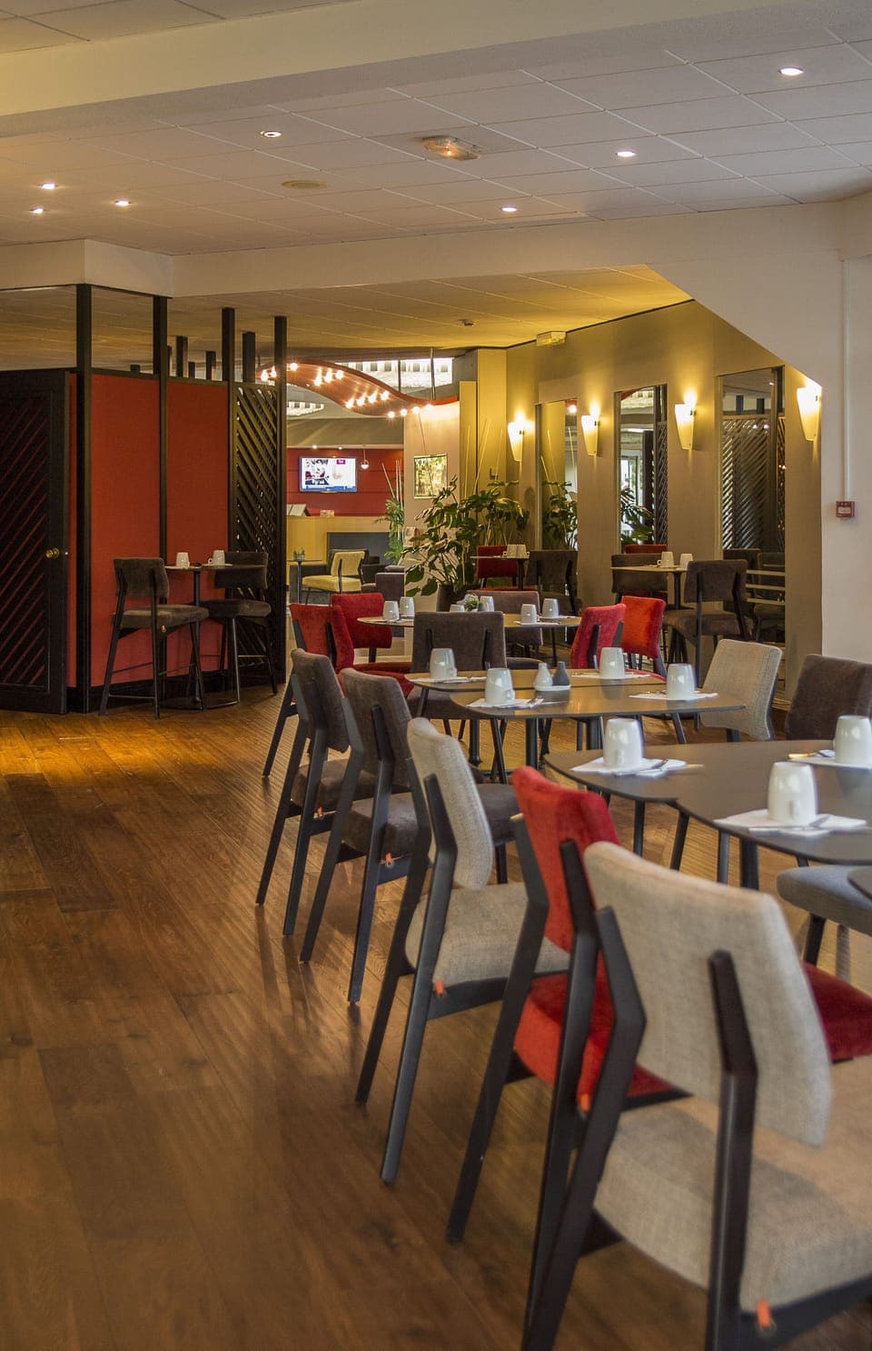 Breakfast, dinner served; French cuisine, pool views 