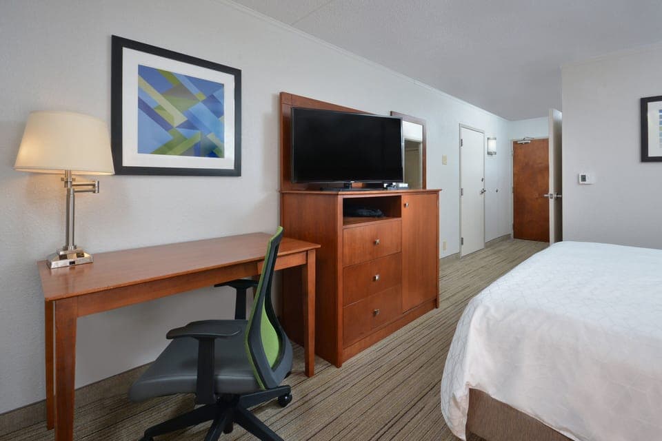 In-room safe, desk, iron/ironing board, free cribs/infant beds