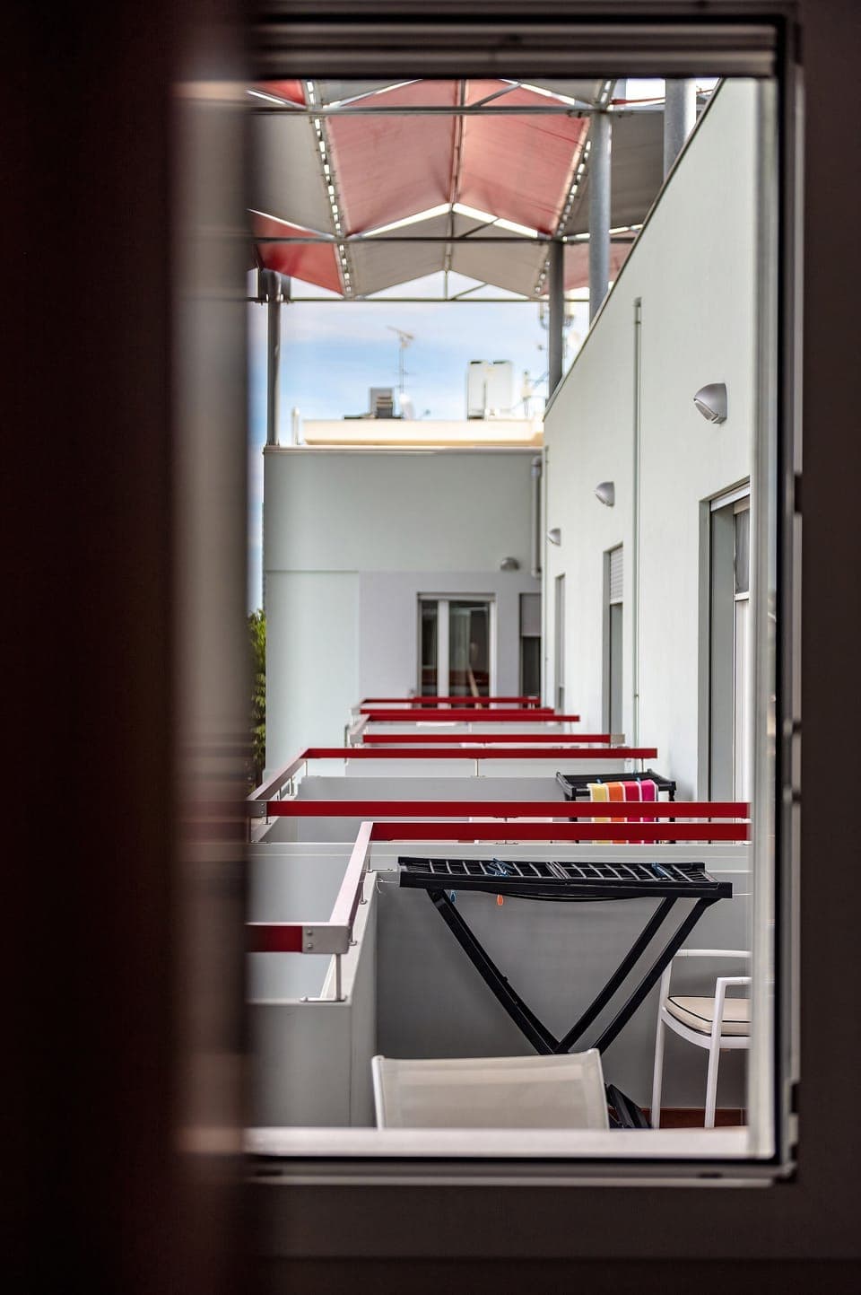 Hypo-allergenic bedding, down comforters, in-room safe, desk