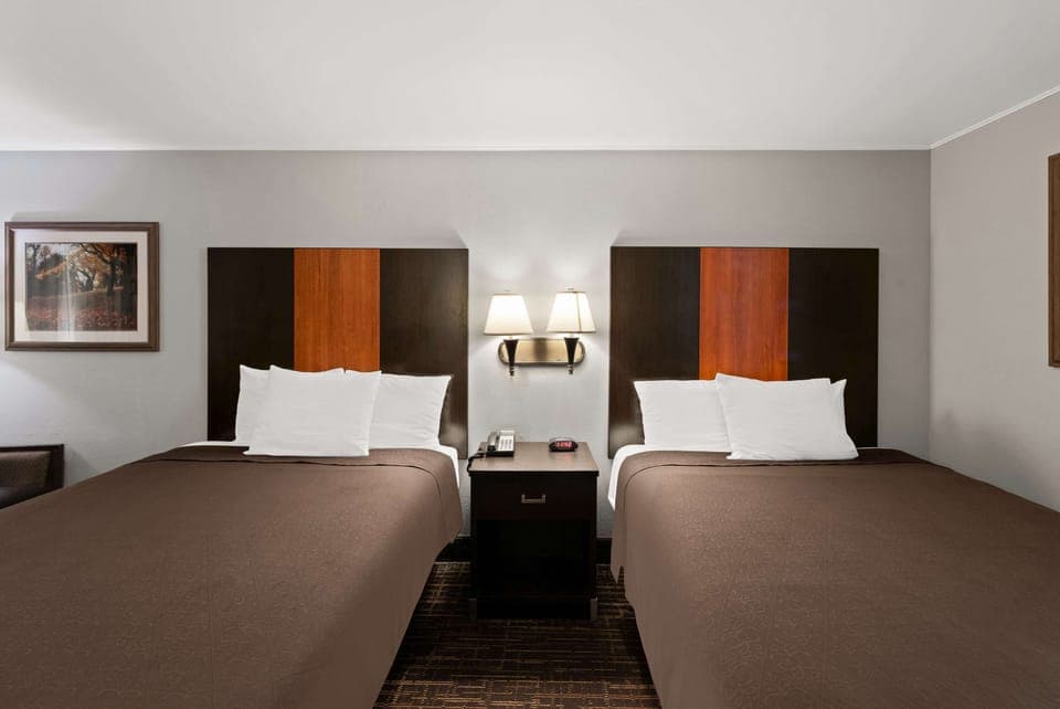 Desk, laptop workspace, iron/ironing board, free WiFi