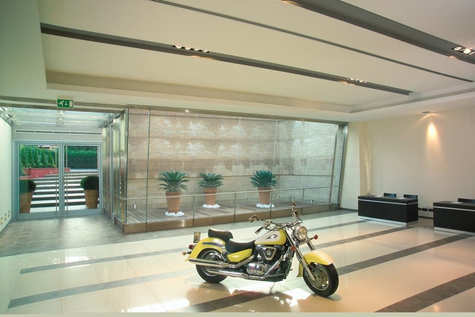 2 restaurants, dinner served, international cuisine