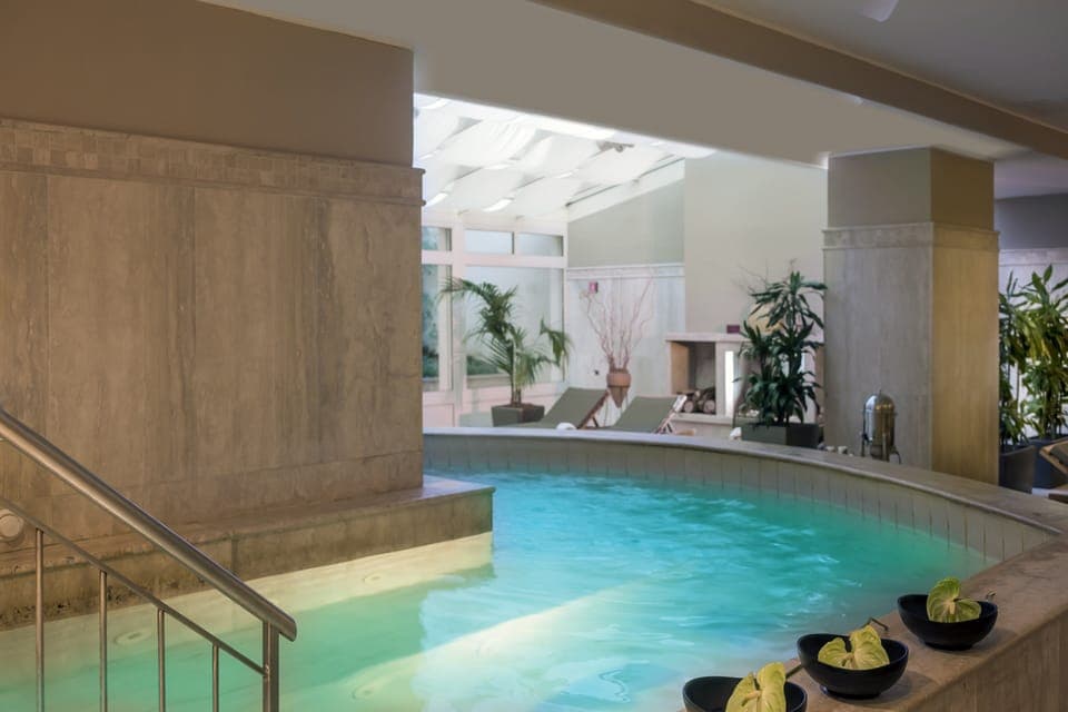 Couples treatment rooms, sauna, hot tub, Turkish bath, body treatments