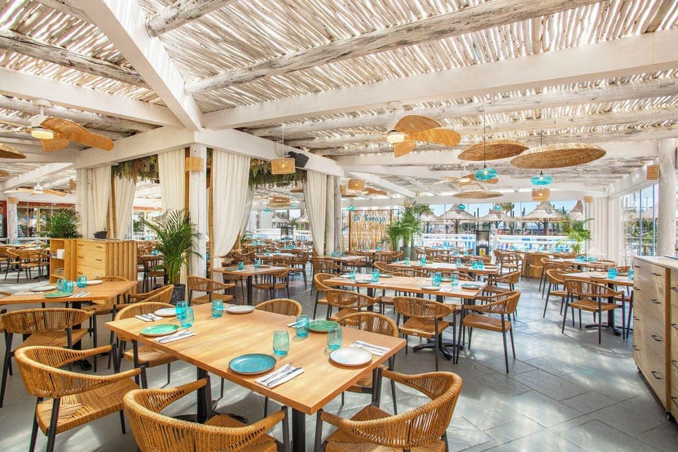 Breakfast, dinner served; international cuisine, pool views 