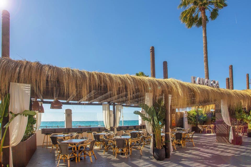 Breakfast, dinner served; international cuisine, pool views 