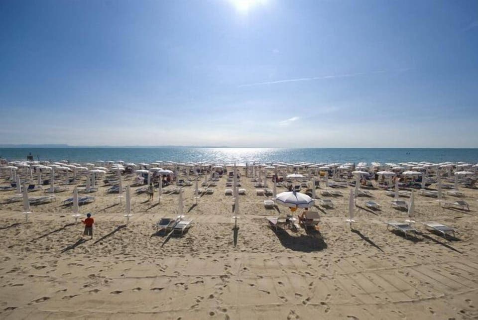 Private beach nearby, free beach cabanas, sun loungers, beach umbrellas