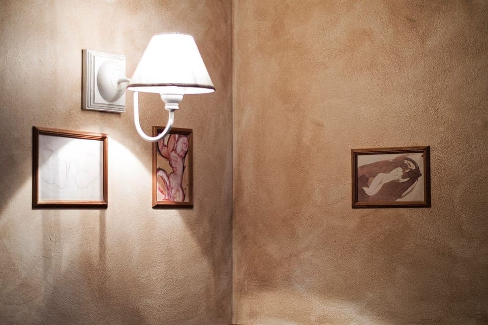 Hypo-allergenic bedding, minibar, desk, soundproofing