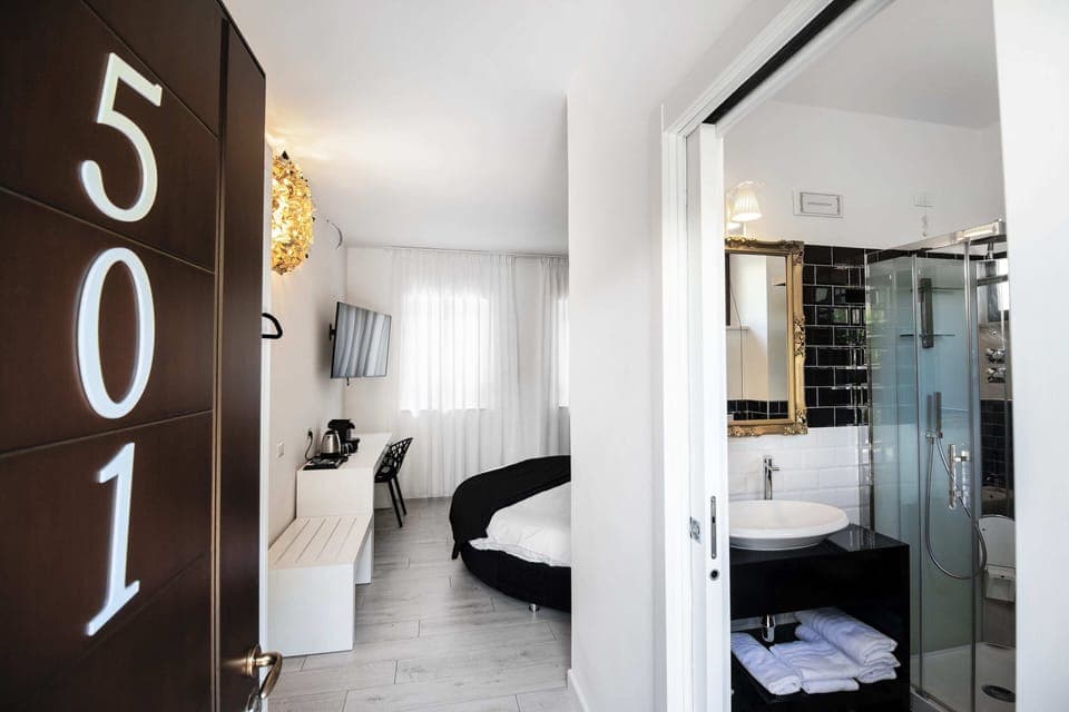 Superior Double Room | In-room safe, desk, laptop workspace, soundproofing