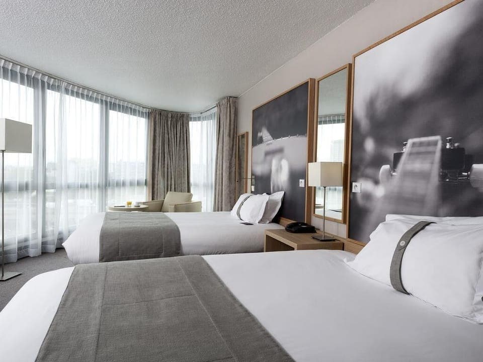 Premium bedding, in-room safe, desk, soundproofing