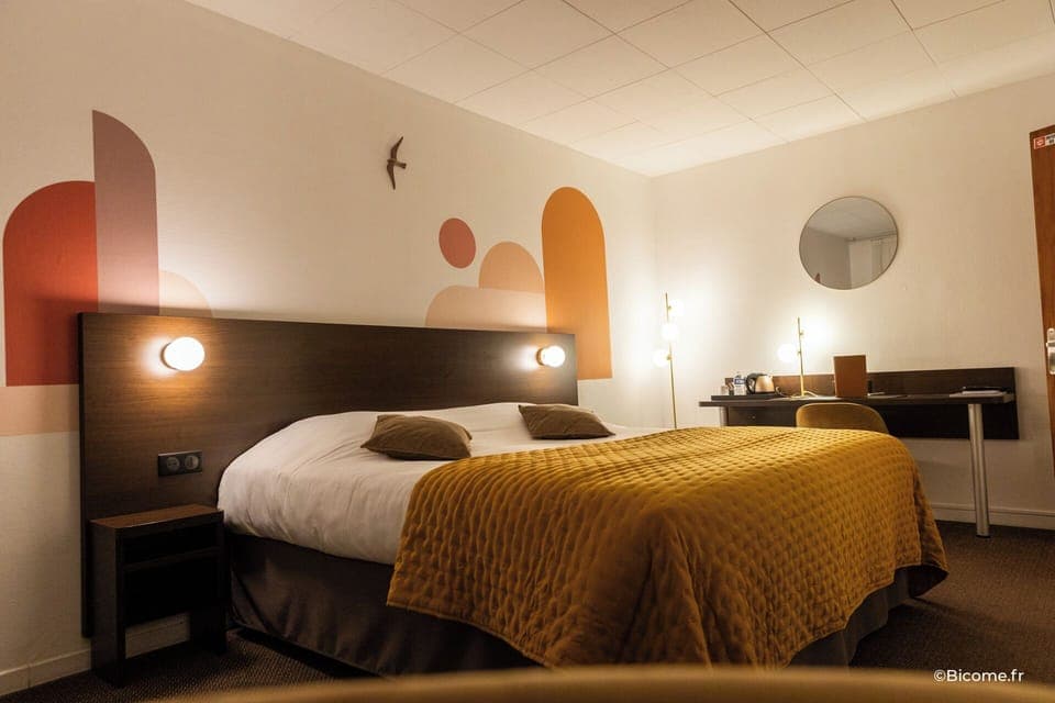 Standard Room | Premium bedding, in-room safe, desk, blackout drapes