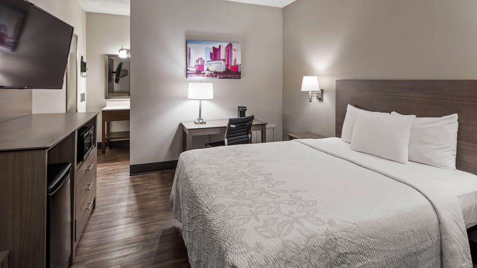 Standard Room, 1 Queen Bed, Non Smoking, Refrigerator & Microwave (2nd Floor) | Premium bedding, Select Comfort beds, desk, laptop workspace