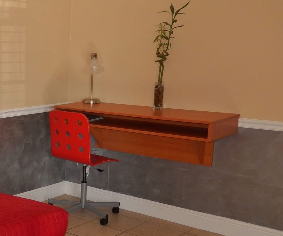 Standard Room, 1 Queen Bed, Non Smoking | Premium bedding, desk, soundproofing, iron/ironing board