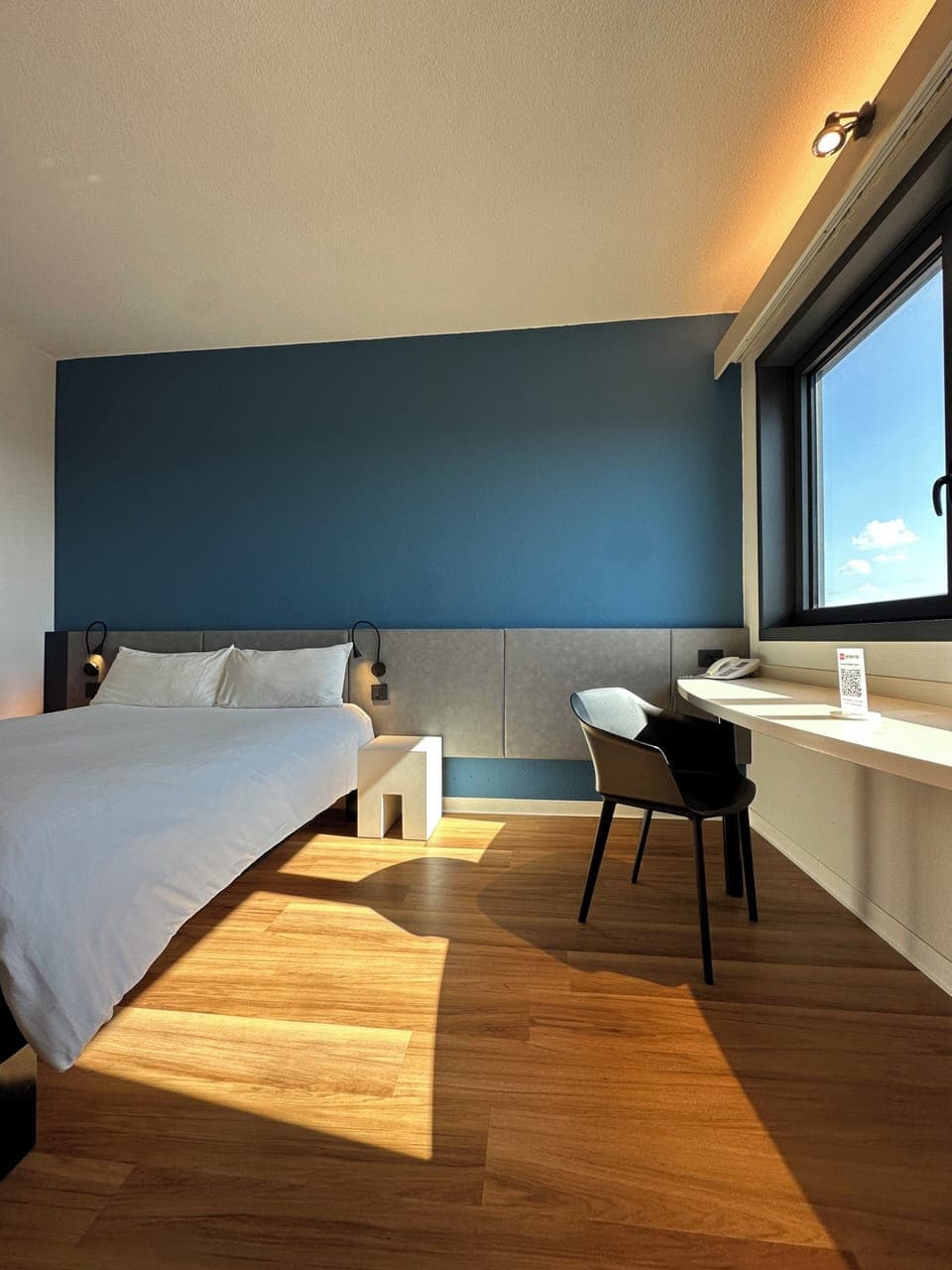 Standard Room, 1 Double Bed | 1 bedroom, down comforters, in-room safe, desk