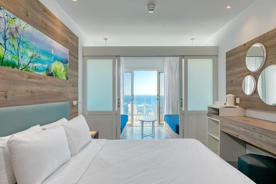 Family Room Sea View | Desk, iron/ironing board, free WiFi, bed sheets