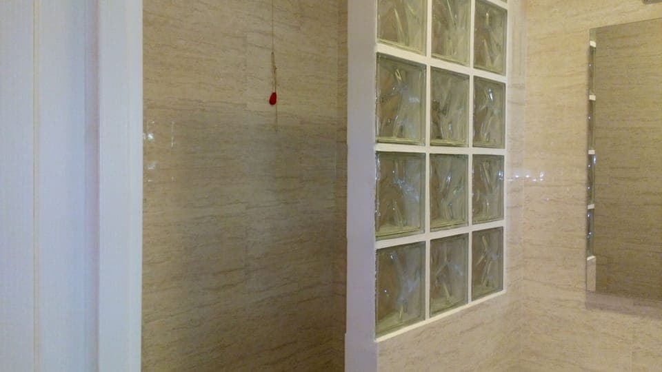 Double Room | Bathroom | Shower, free toiletries, towels