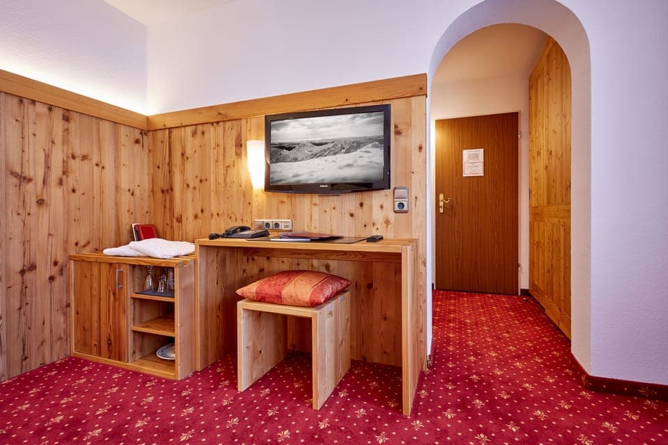 Double Room, Mountain View, Mountainside | Premium bedding, down comforters, minibar, in-room safe
