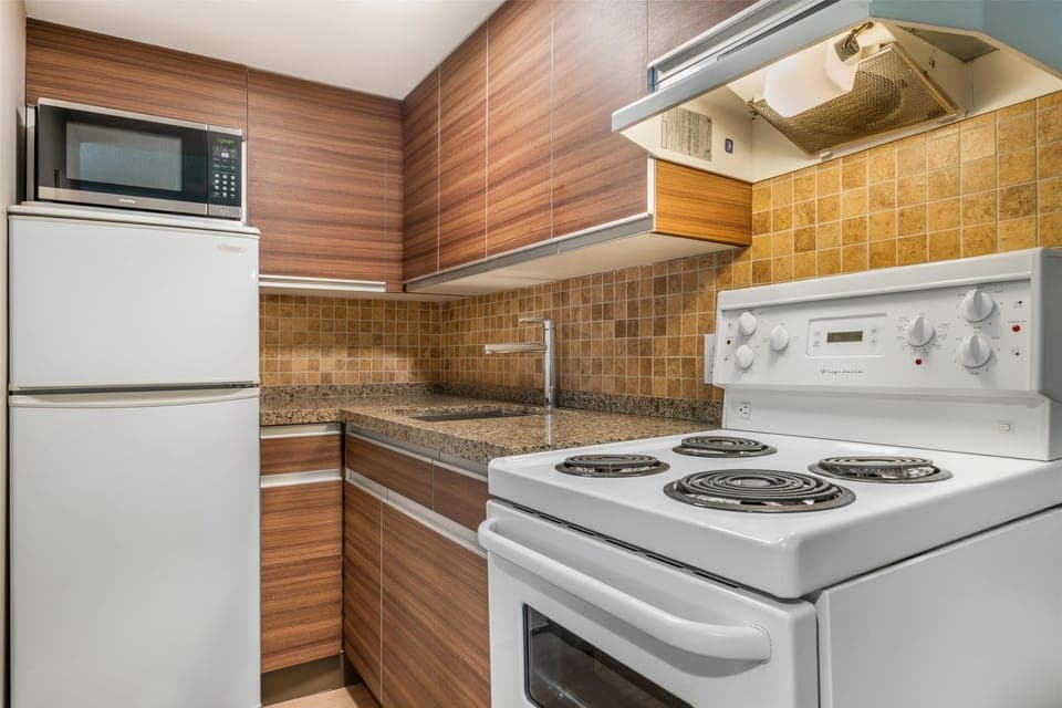 In-room safe, desk, laptop workspace, blackout drapes