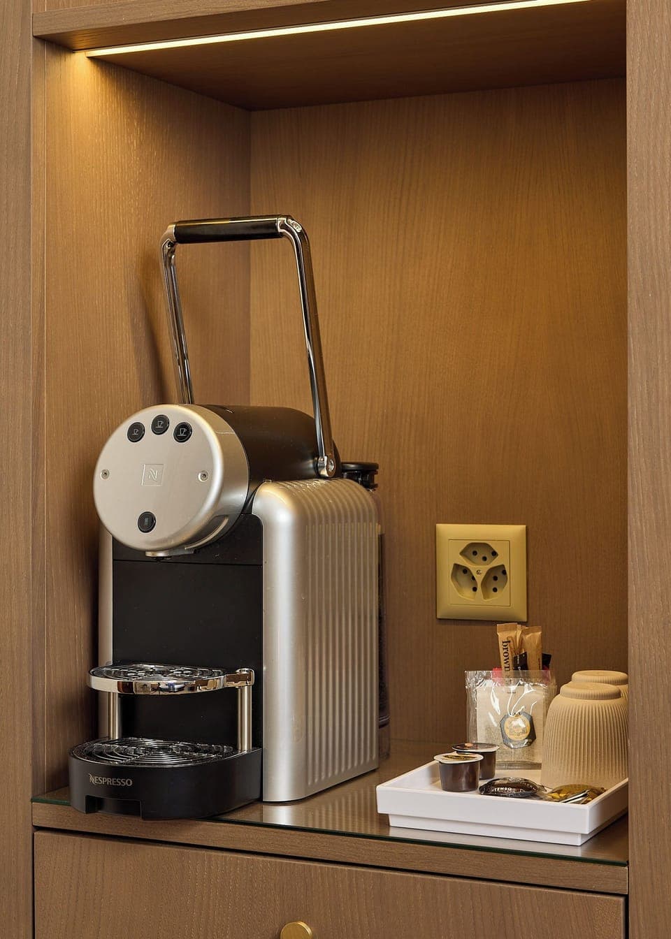 Luxury Double Room, Lake View | Minibar, in-room safe, desk, blackout drapes