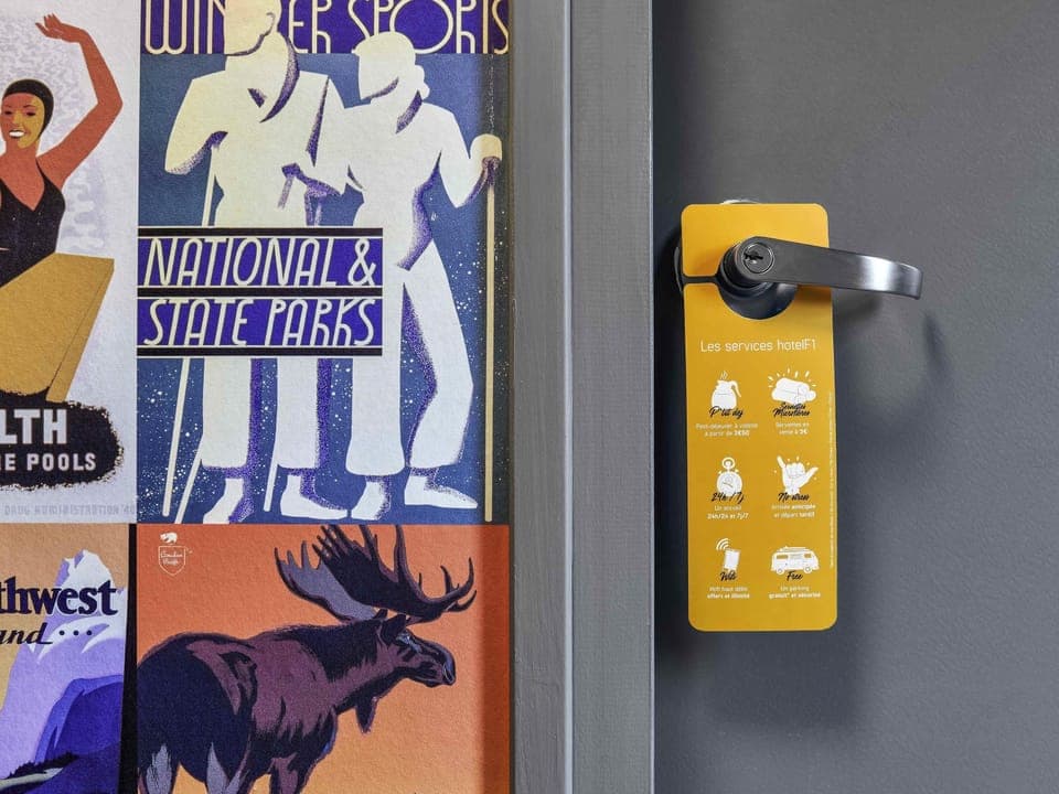 Chambre Break  ( 3 lits une place superposées) | Blackout drapes, soundproofing, free cribs/infant beds, free WiFi