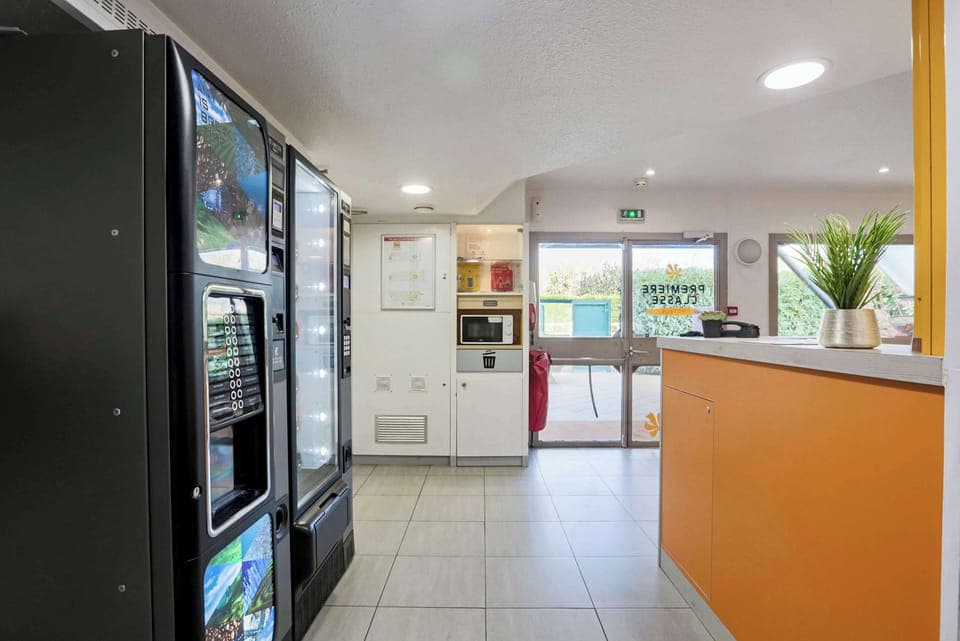 Standard Room, Multiple Beds | Reception