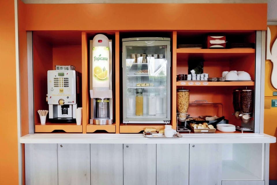 Daily continental breakfast (EUR 6.90 per person)