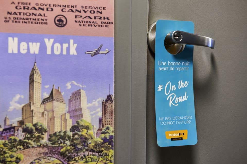 Desk, soundproofing, free WiFi, bed sheets