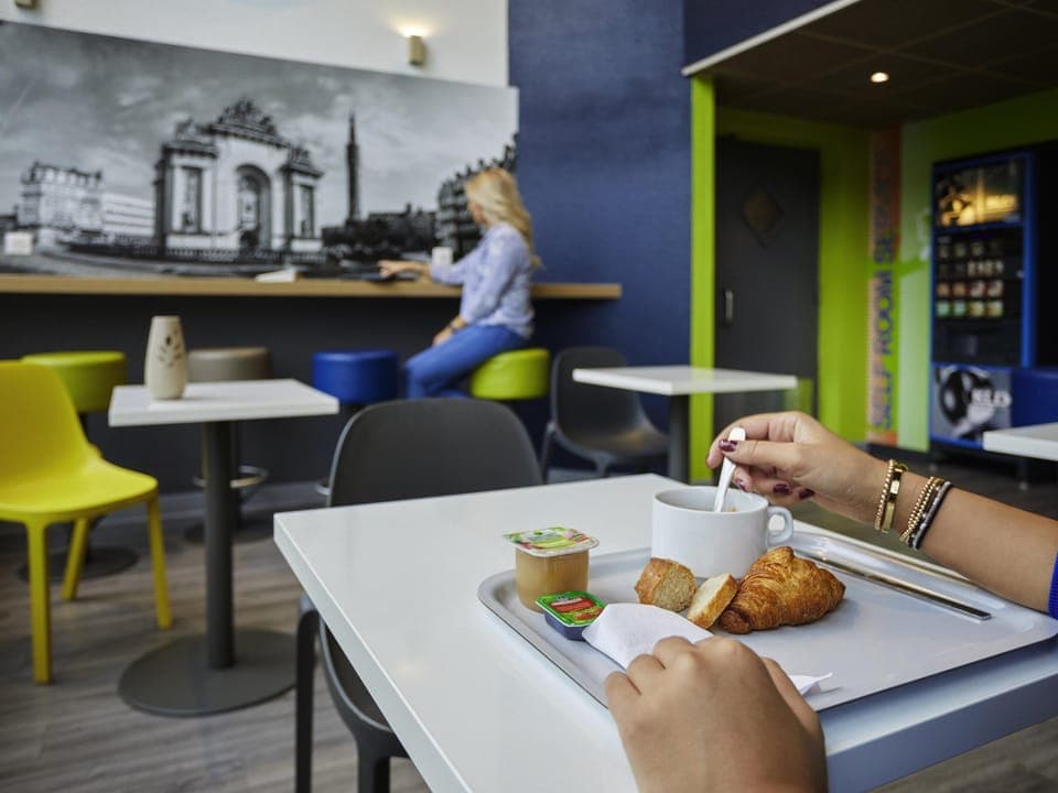 Daily buffet breakfast (EUR 8.9 per person)