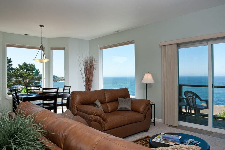 Top Floor Condo, 2 Bedrooms, Kitchen, Ocean View (Snuggle Up) | Living room | Flat-screen TV, fireplace, DVD player