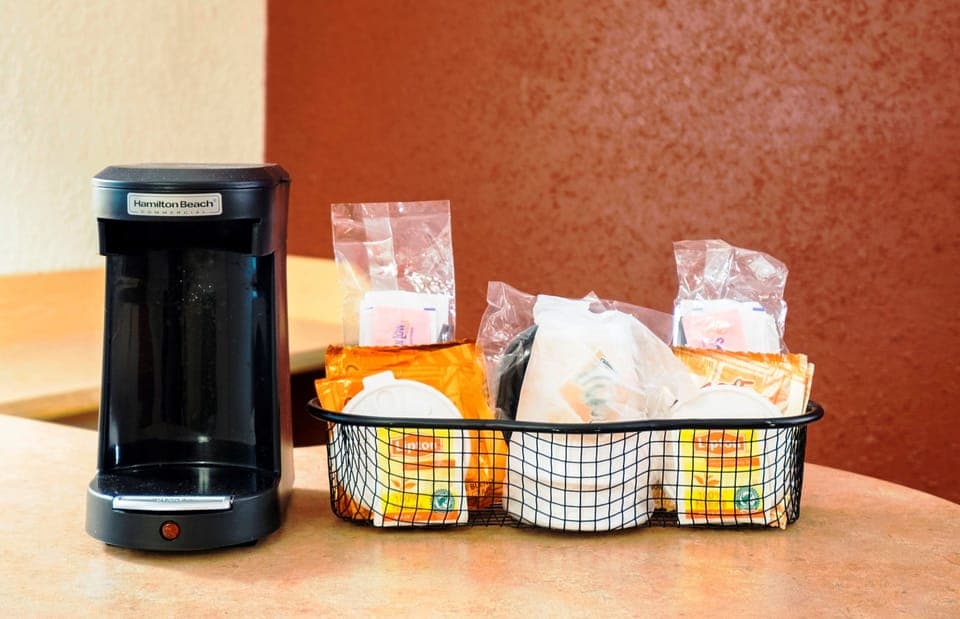 Superior Room, 1 King Bed (Smoke Free) | Coffee and/or coffee maker