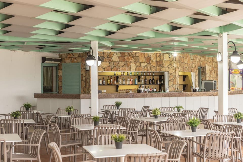 Breakfast, lunch and dinner served