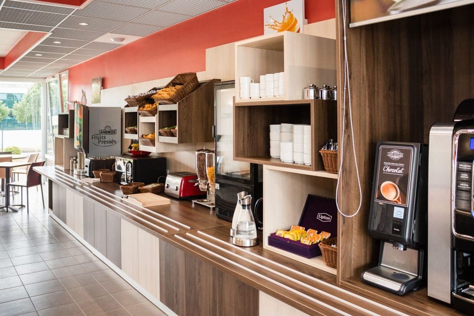 Daily buffet breakfast (EUR 9.90 per person)