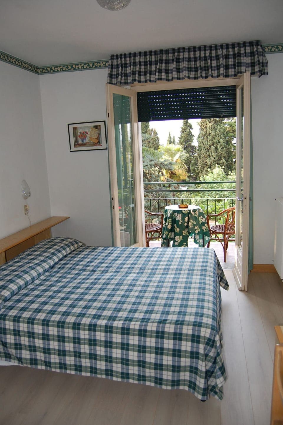 Triple Room | Minibar, in-room safe, desk, free WiFi