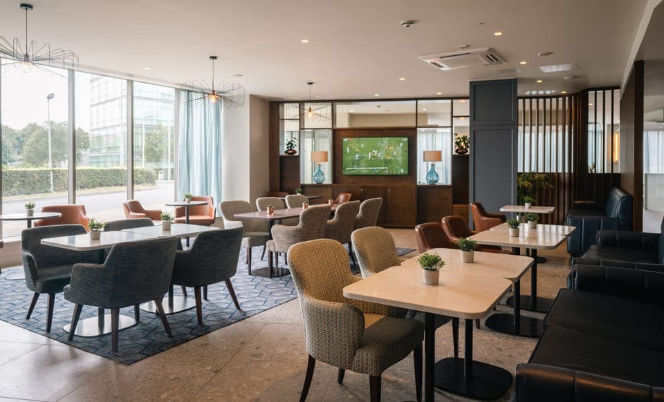 Breakfast, lunch and dinner served