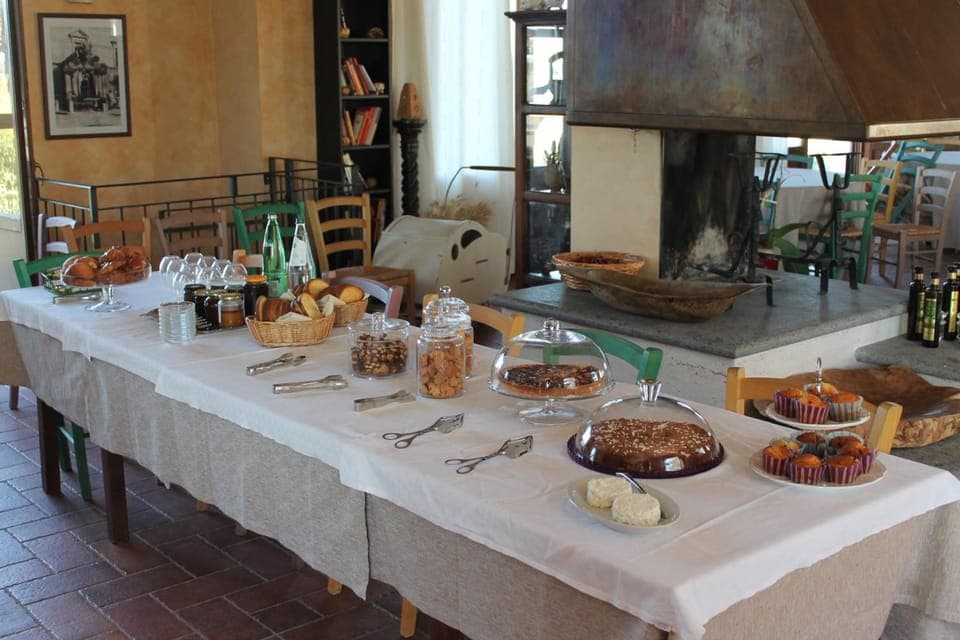 Lunch and dinner served