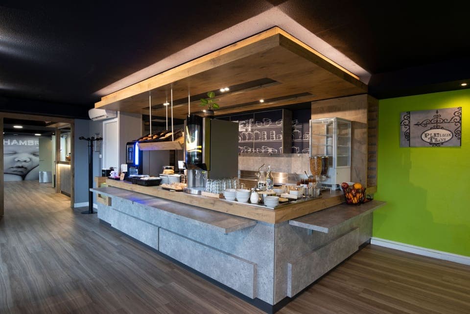 Buffet breakfast on weekdays (EUR 6.90 per person)