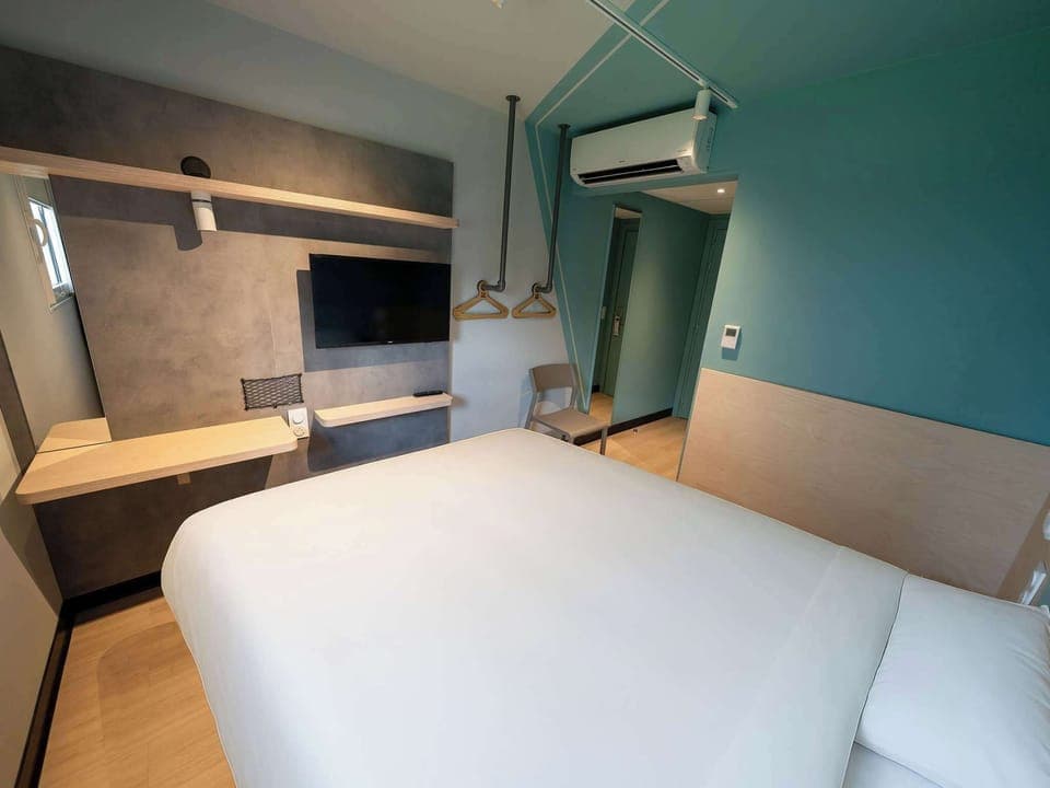 Desk, iron/ironing board, free WiFi, bed sheets