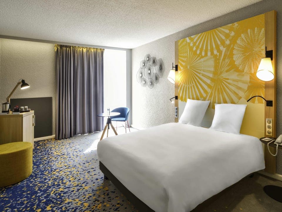 Classic Room, 1 Double Bed | Premium bedding, Select Comfort beds, desk, blackout drapes