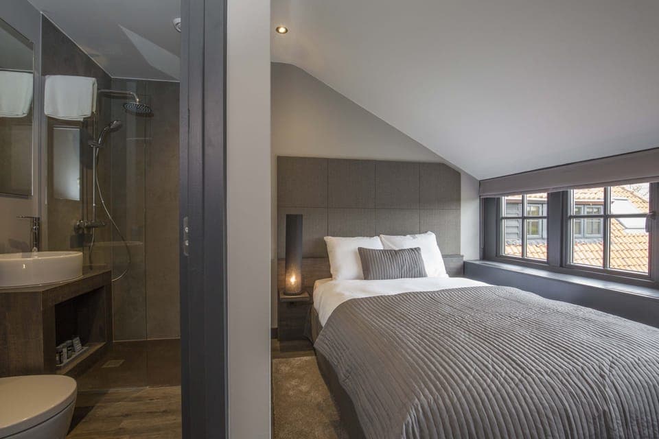 Desk, iron/ironing board, cribs/infant beds, rollaway beds