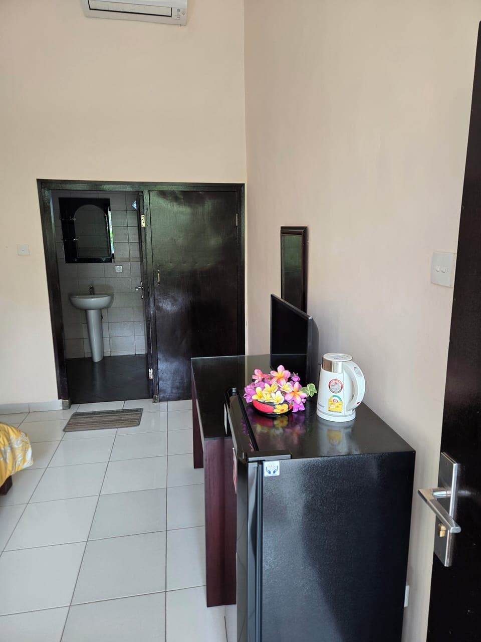 Free WiFi, bed sheets