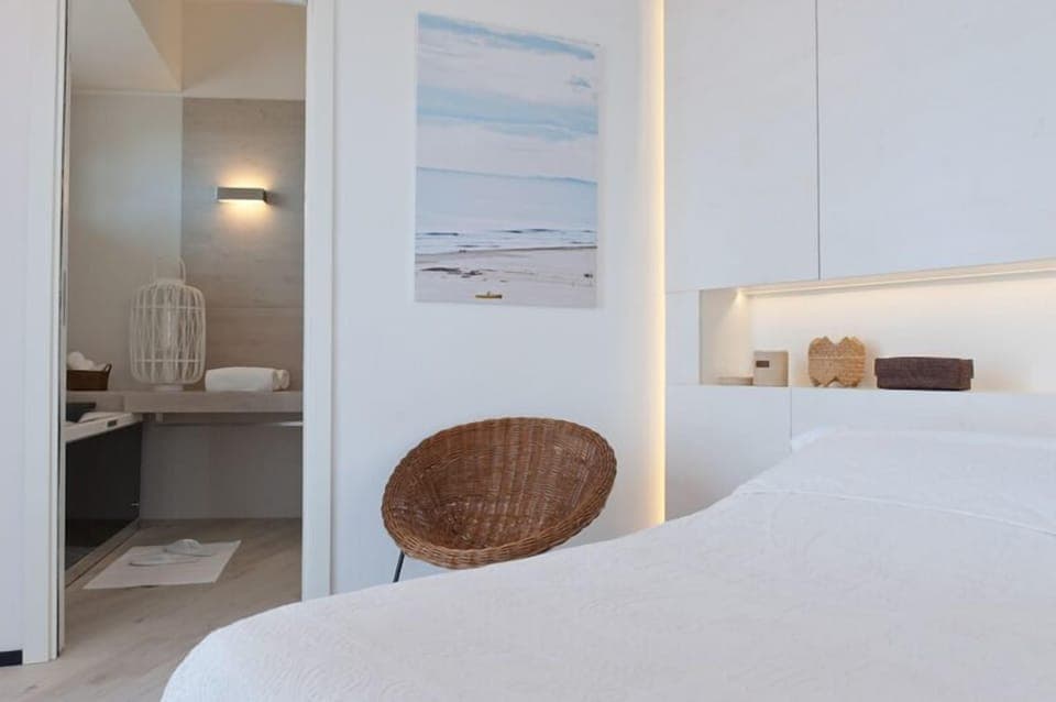 Suite, 2 Bedrooms, Bathtub, Sea View | Minibar, in-room safe, desk, soundproofing