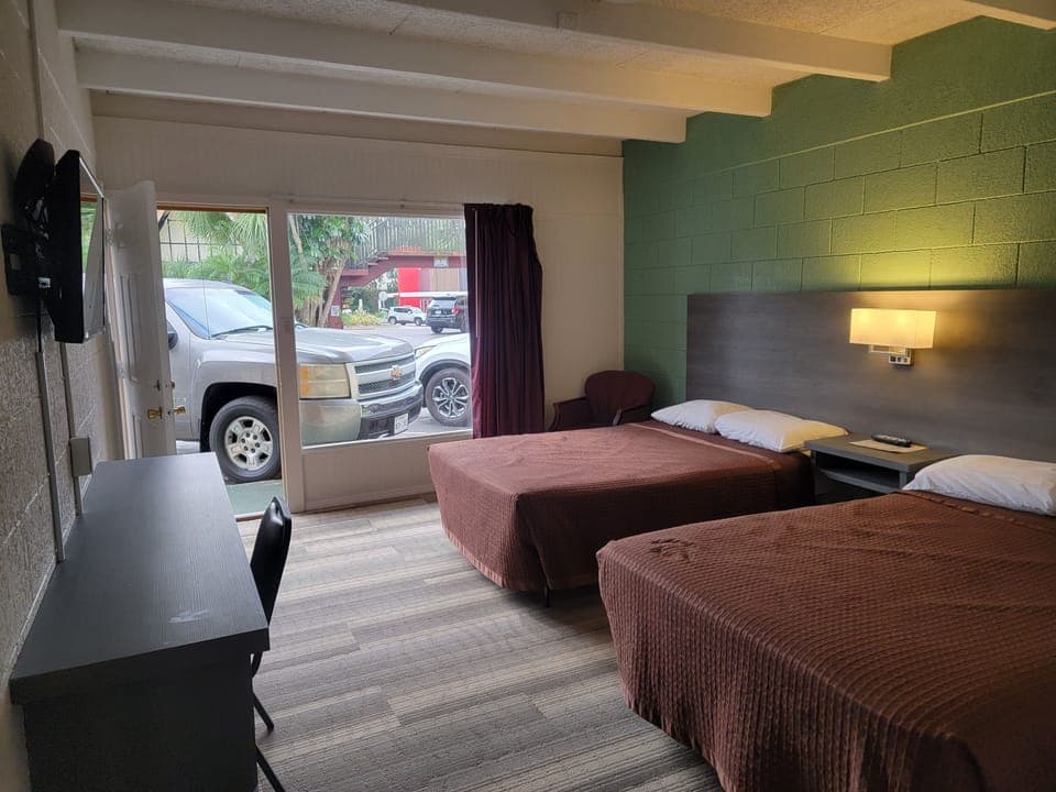 Double Room, 2 Double Beds | Desk, free WiFi, bed sheets