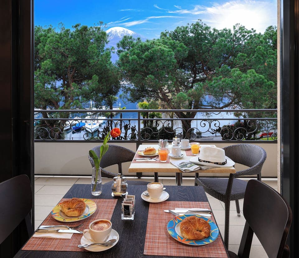 Free buffet breakfast