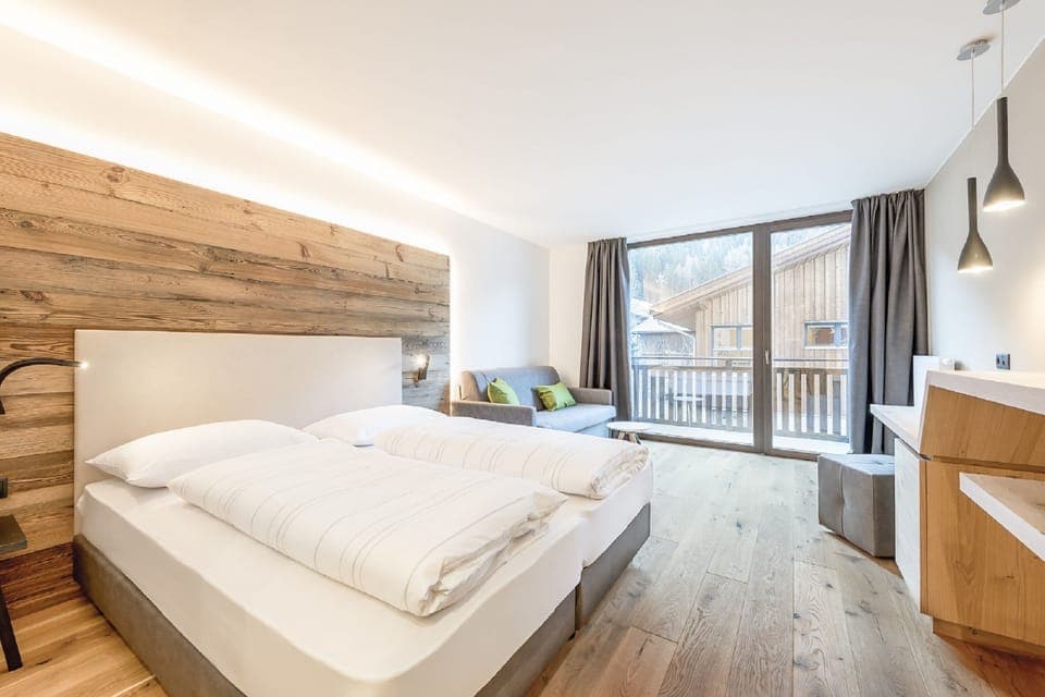 Superior Double Room | Hypo-allergenic bedding, minibar, in-room safe, desk